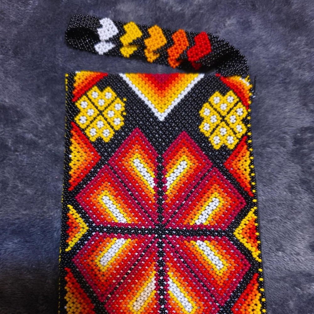 Handmade beaded coin purse with zipper closure Made by Mexican artisans